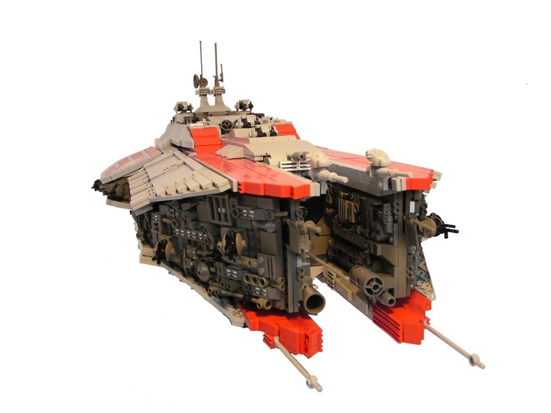 Illustration for article titled 15-Year-Old Sven Junga Creates Starships From LEGO Bricks